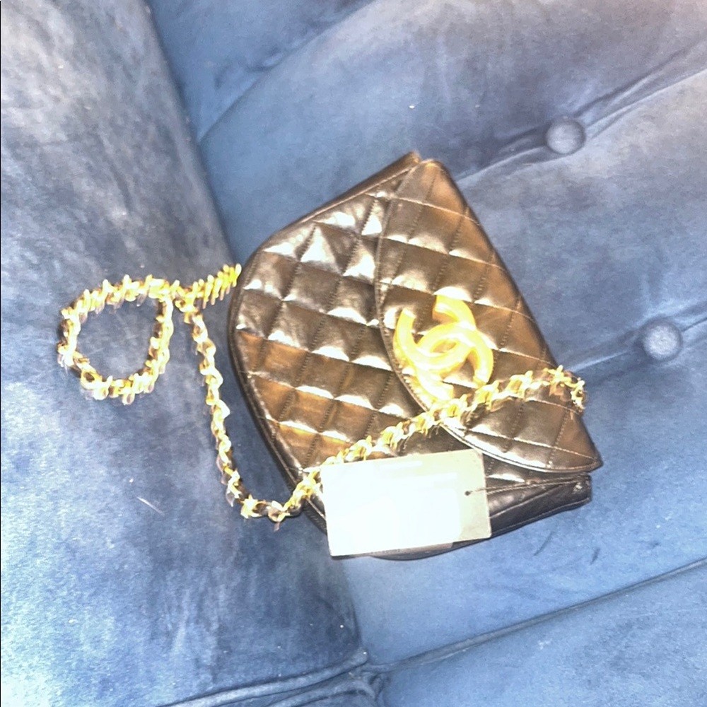 Chic Black Quilted Bag with Gold Chain